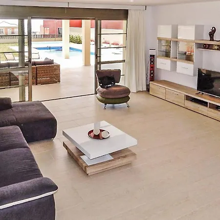 Сasa de vacaciones Awesome Home In Costa Adeje With Outdoor Swimming Pool, Wifi And 5 Bedrooms